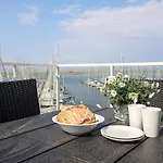 Апартаменты With Panoramic Marina Views