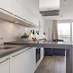 With Panoramic Marina Views شقة *