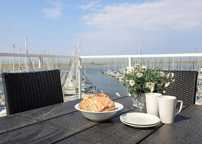 Appartamento With Panoramic Marina Views