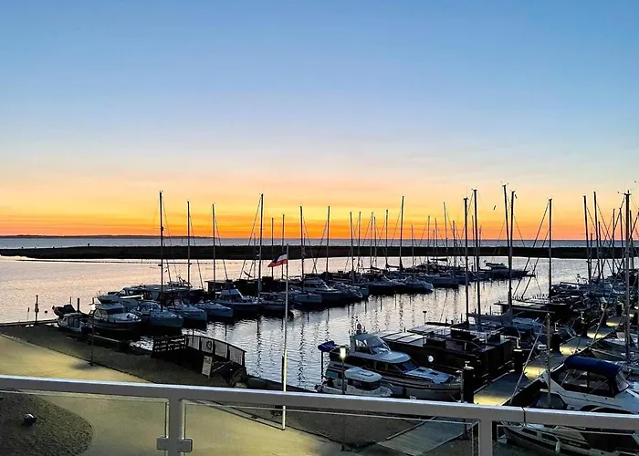 Apartment With Panoramic Marina Views
